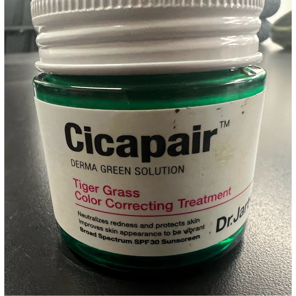 Dr Jart+ DERMA GREEN SOLUTION Tiger Grass
Color Correcting Treatment